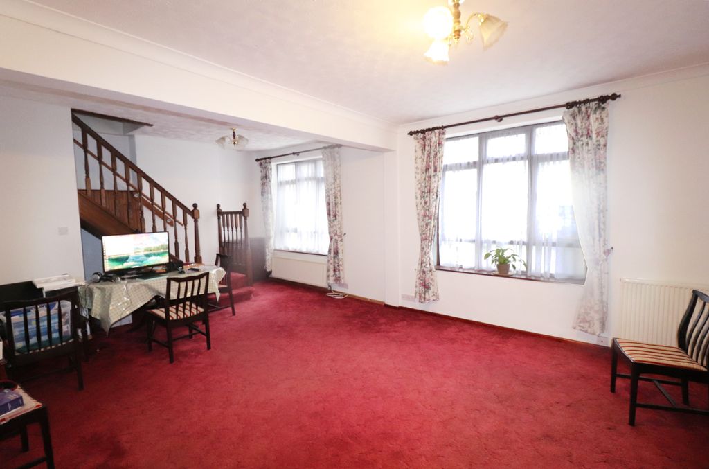 Property photo 2 of 12