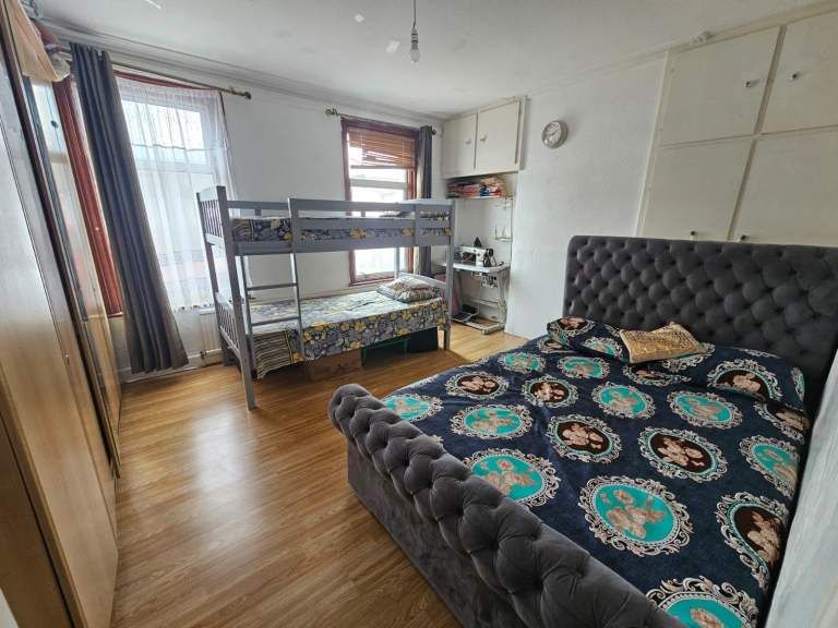 Property photo 1 of 4