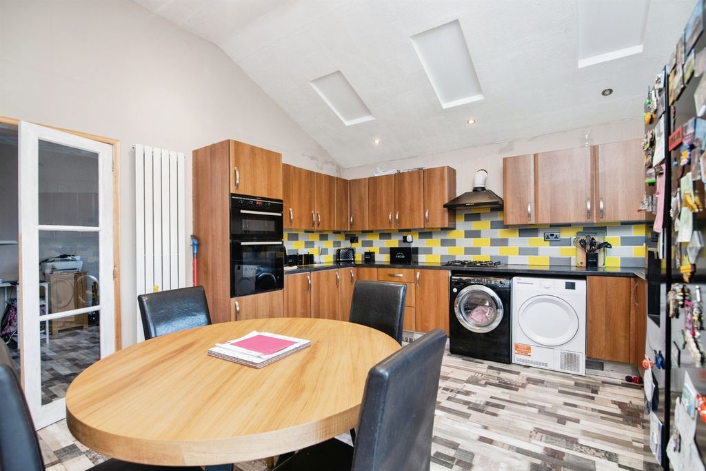 Property photo 2 of 18