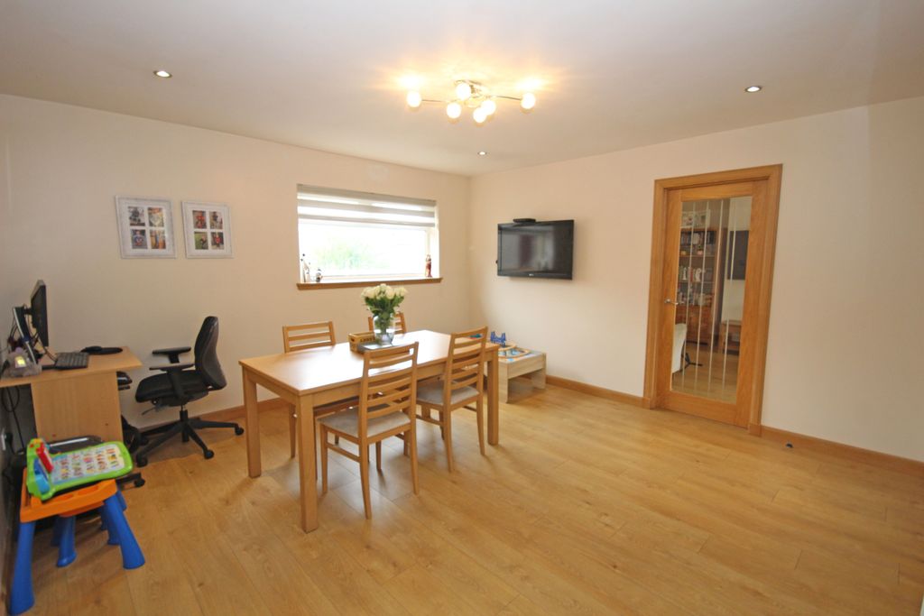 Property photo 3 of 28