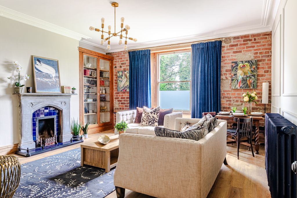 Property photo 2 of 19 Lounge1