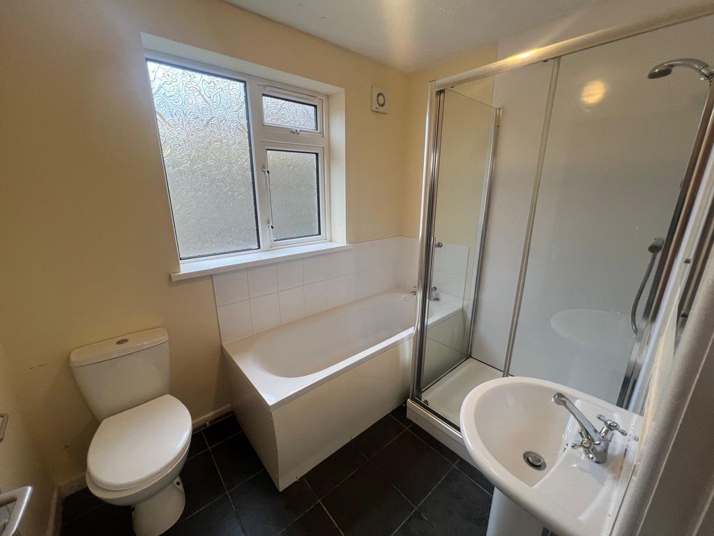 Property photo 3 of 16 Bathroom