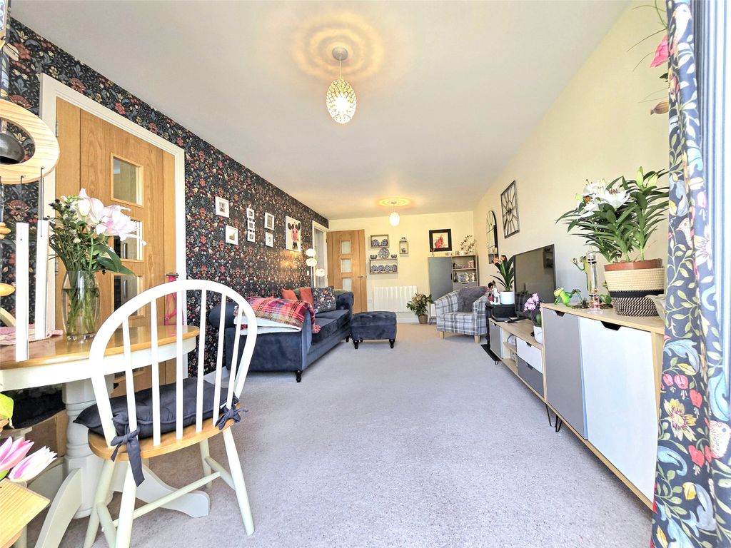 Property photo 2 of 8 Lounge/Diner