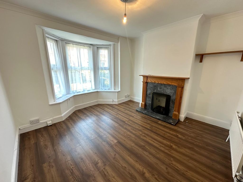 Property photo 2 of 17 16F1689E-3514-4416-B95c-F3225366Fdda