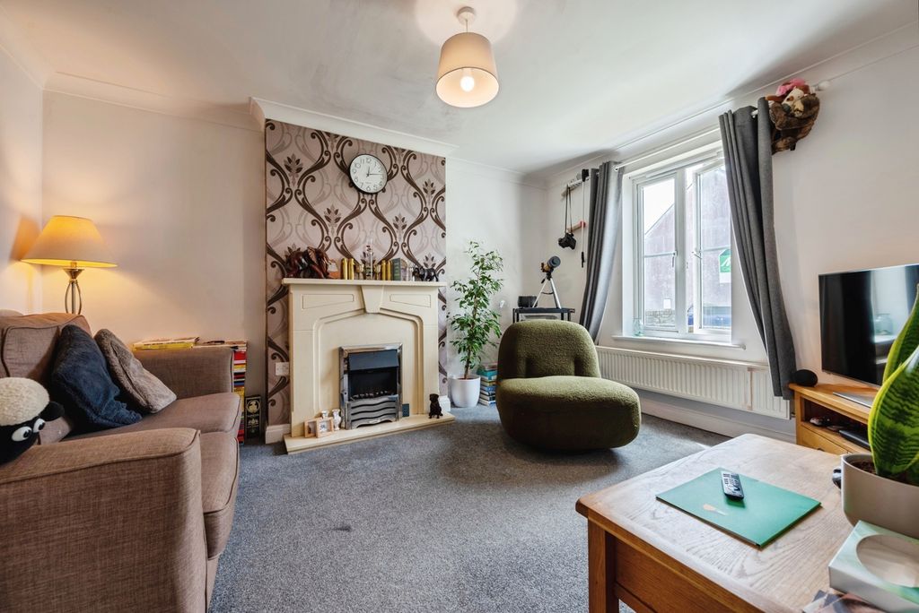 Property photo 3 of 12 Pbox-Img.Jpg