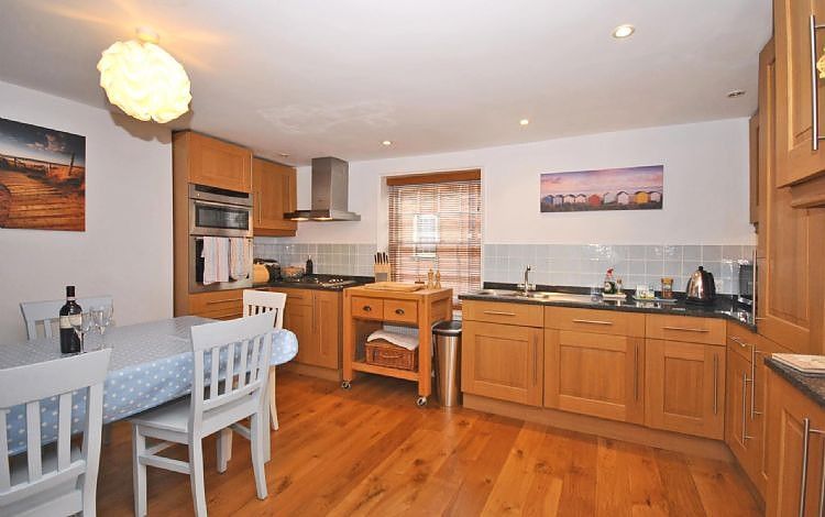 Property photo 2 of 9 Kitchen House To Rent In Chichester