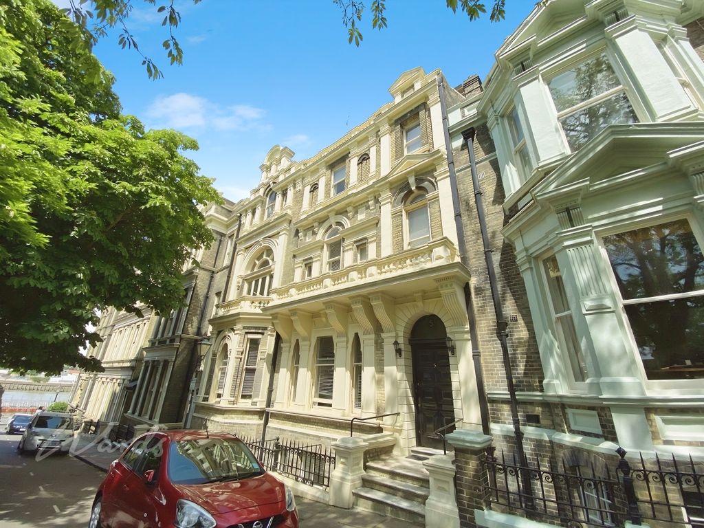 Property photo 1 of 7 Castle Front