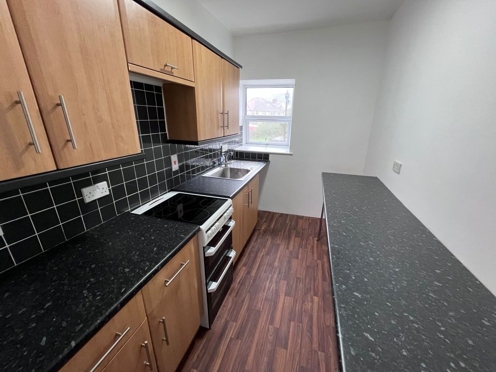 Property photo 3 of 9 Kitchen