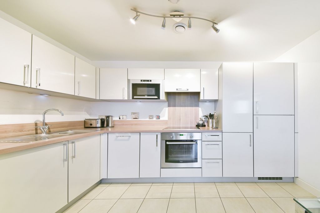 Property photo 2 of 10 Kitchen