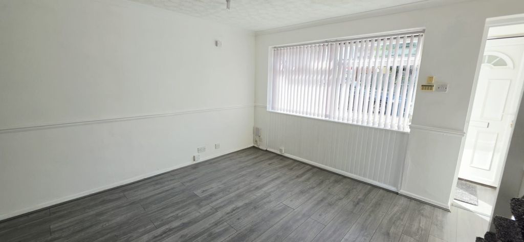Property photo 3 of 18 Photograph 3