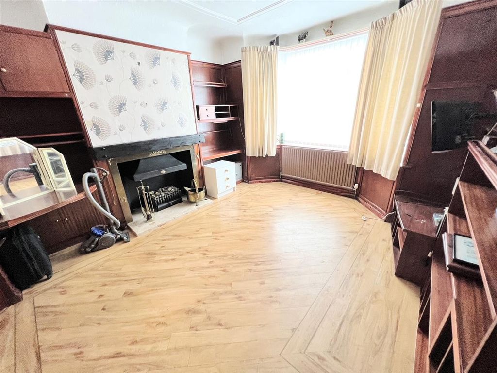 Property photo 3 of 17 Front Lounge