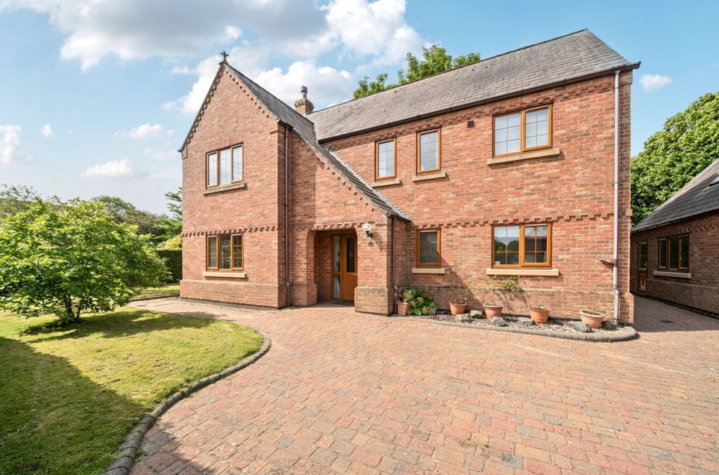 4 bed detached house to rentThe Drive Waltham, Waltham, Grimsby, South Humberside DN37
