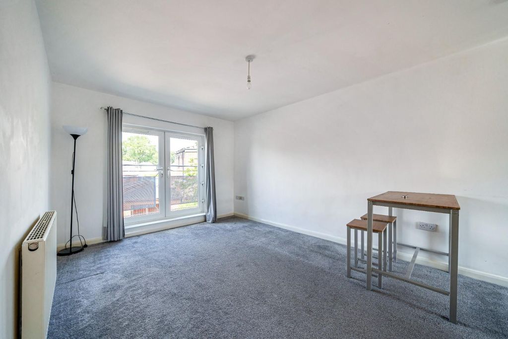 Property photo 3 of 16 989922 (2).Jpg