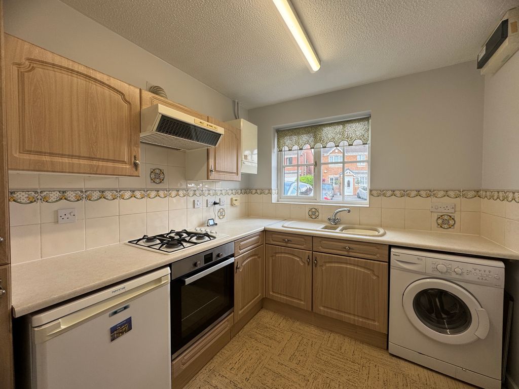 Property photo 3 of 9 Kitchen