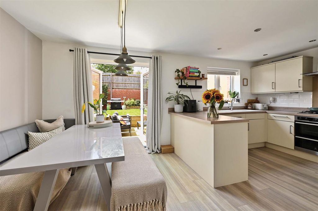 Property photo 2 of 15 Kitchen/Dining Room