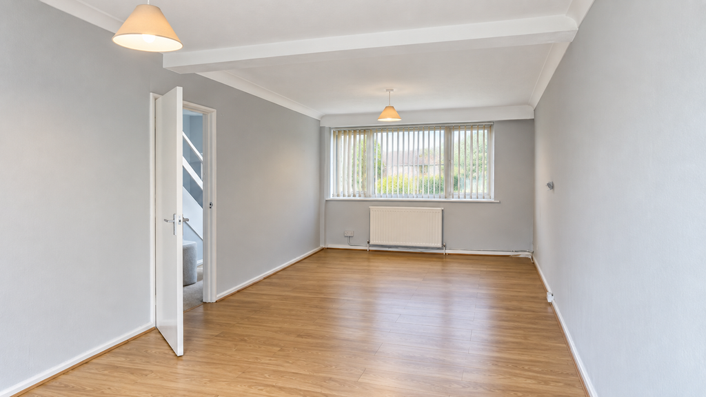 Property photo 1 of 6 Living Room (2)