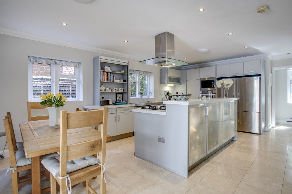 Property photo 3 of 12 Kitchen