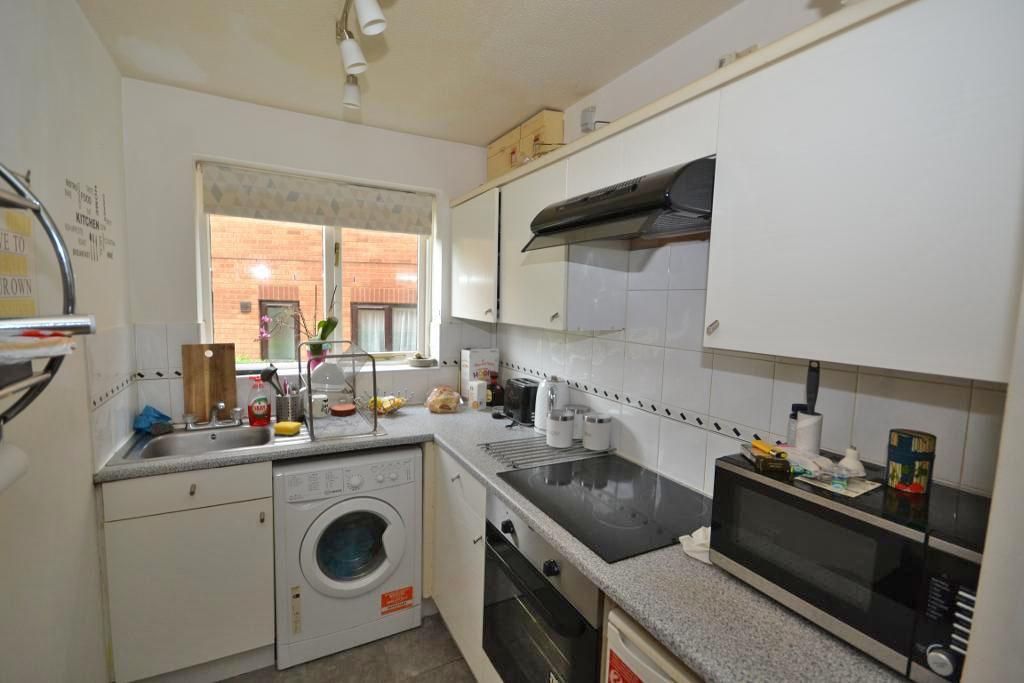 Property photo 3 of 7 Kitchen
