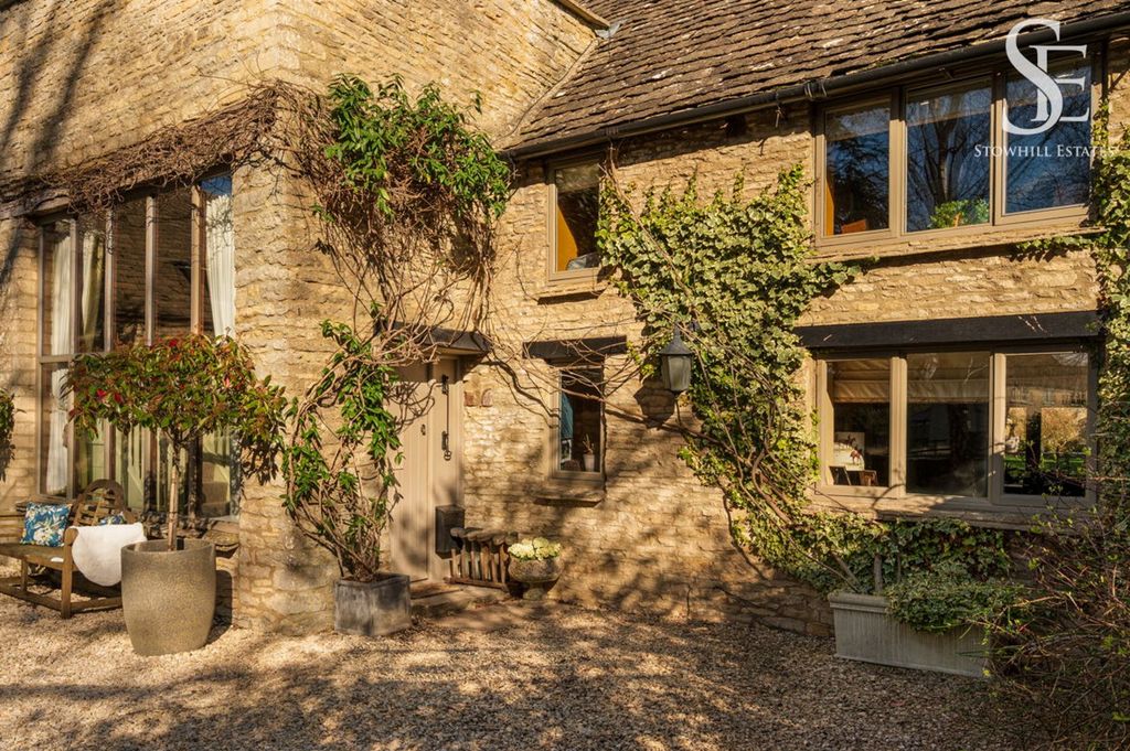 Property photo 1 of 27