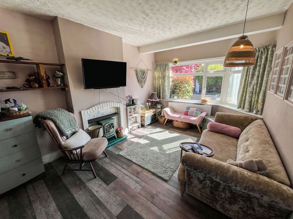 Property photo 2 of 15 Lounge