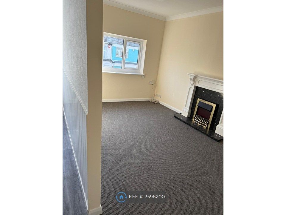 Property photo 3 of 11 Living Room