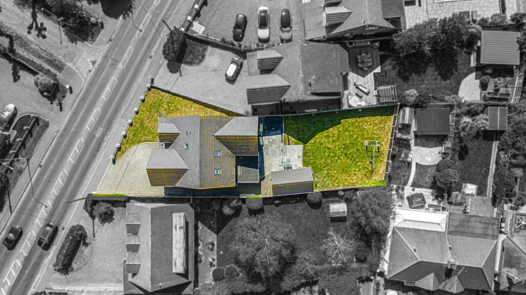 Property photo 3 of 49