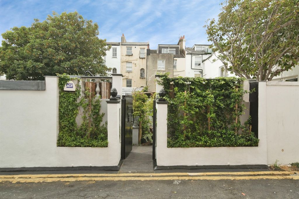 Property photo 3 of 16