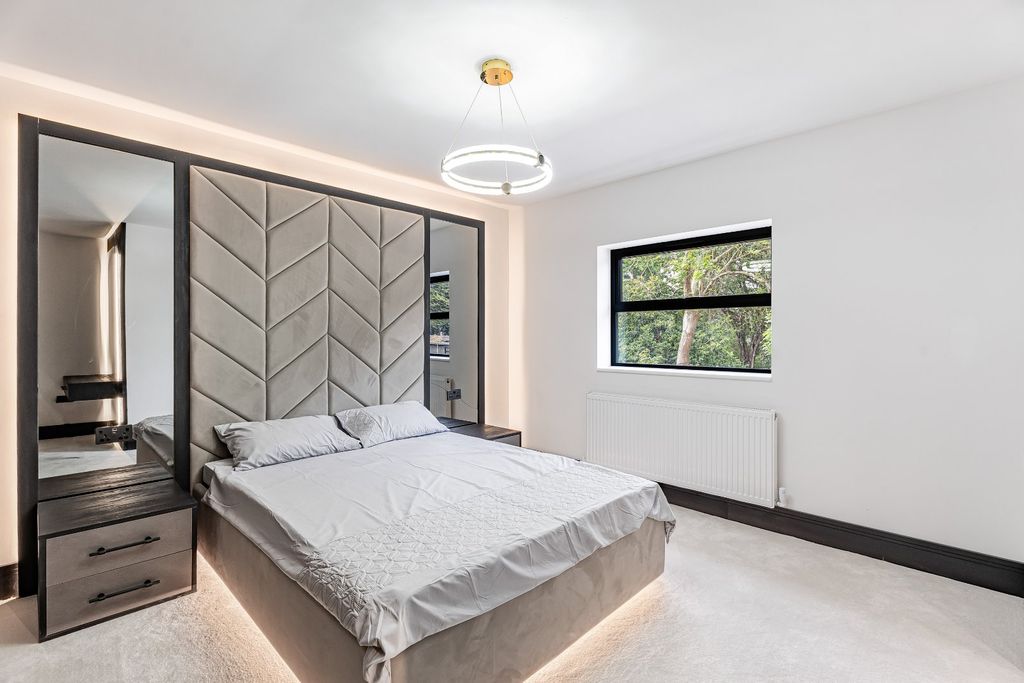 Additional image 21 of 5 bed detached house for salePipers Green Lane, Edgware HA8