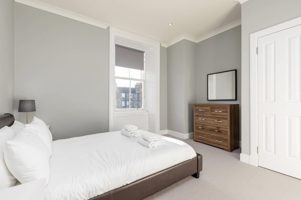 Additional image 11 of 2 bed flat for saleQueen Street, Edinburgh EH2