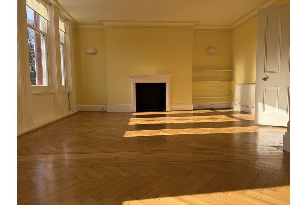 Property photo 3 of 24