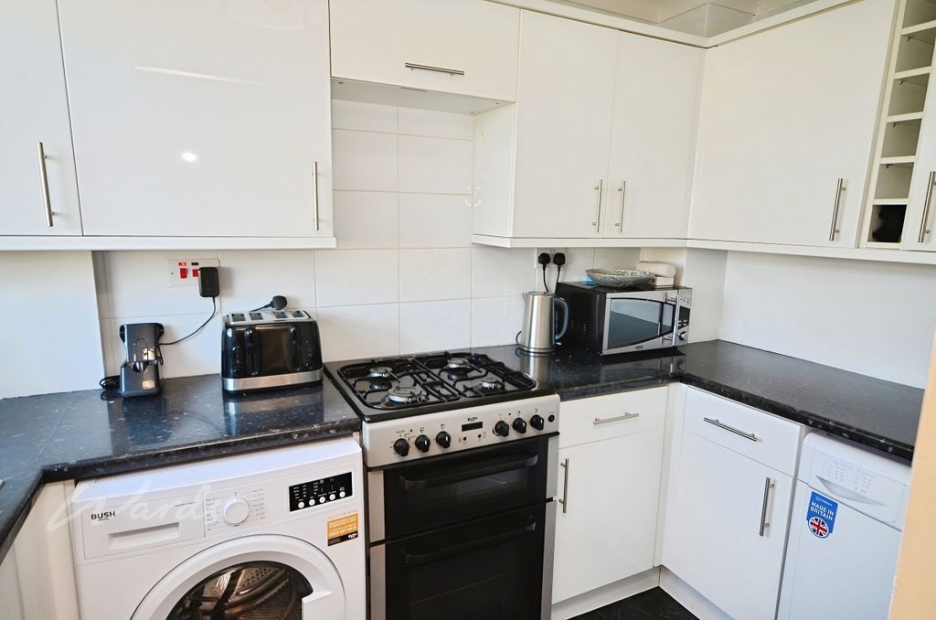 Property photo 2 of 7 Clandon Kitchen