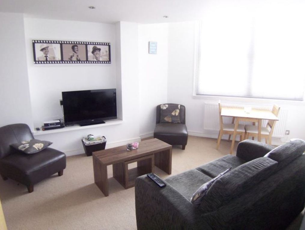 Property photo 2 of 6 Living Room