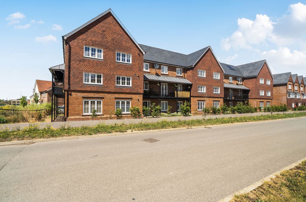 Property photo 3 of 13 1476647-16-6A281d...