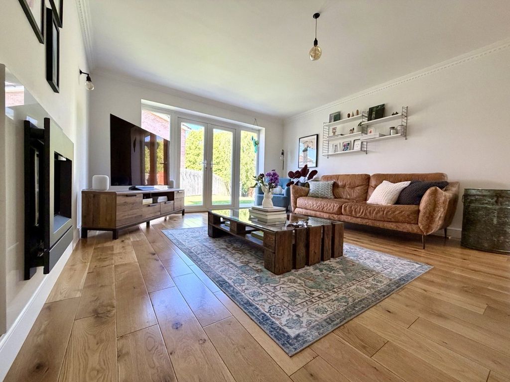 Property photo 2 of 44 Lounge