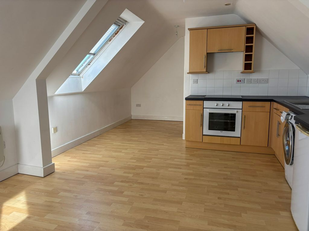 Property photo 2 of 5 Studio