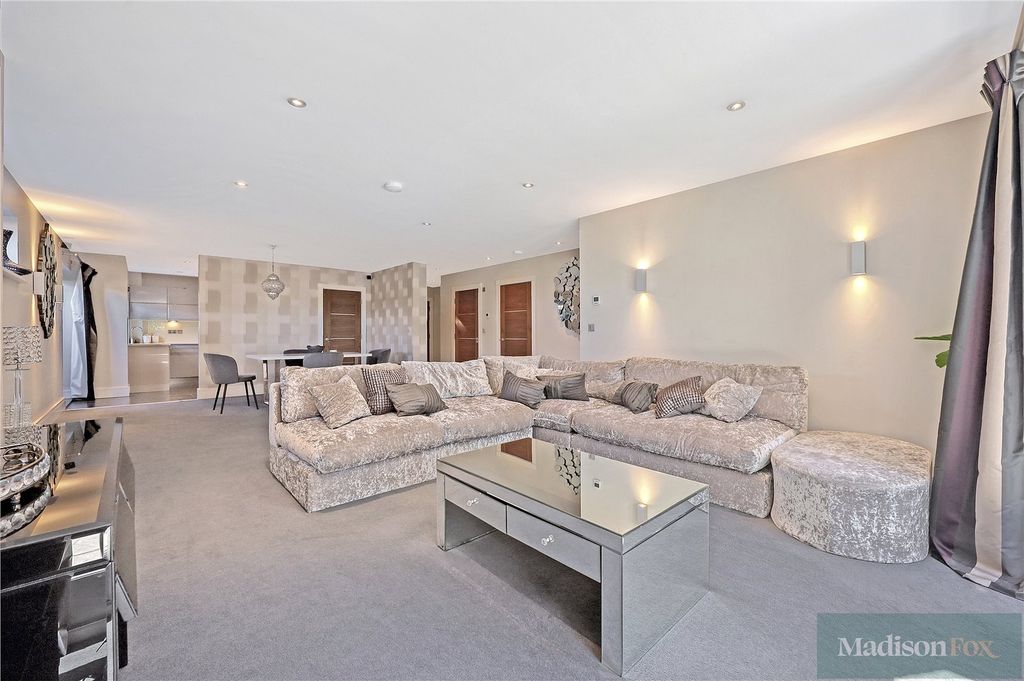 Property photo 2 of 21 Picture No. 93