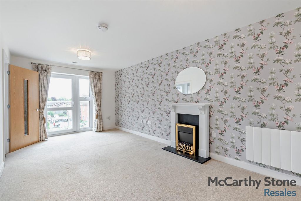 Property photo 2 of 20 8656517-Interior01-800.Jpg