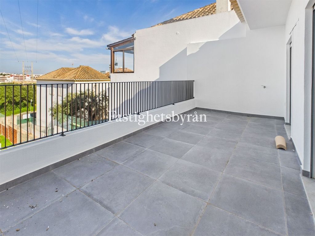 Property photo 2 of 35