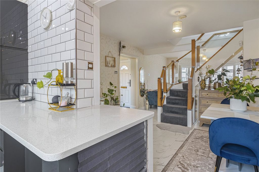 Property photo 1 of 17 Kitchen