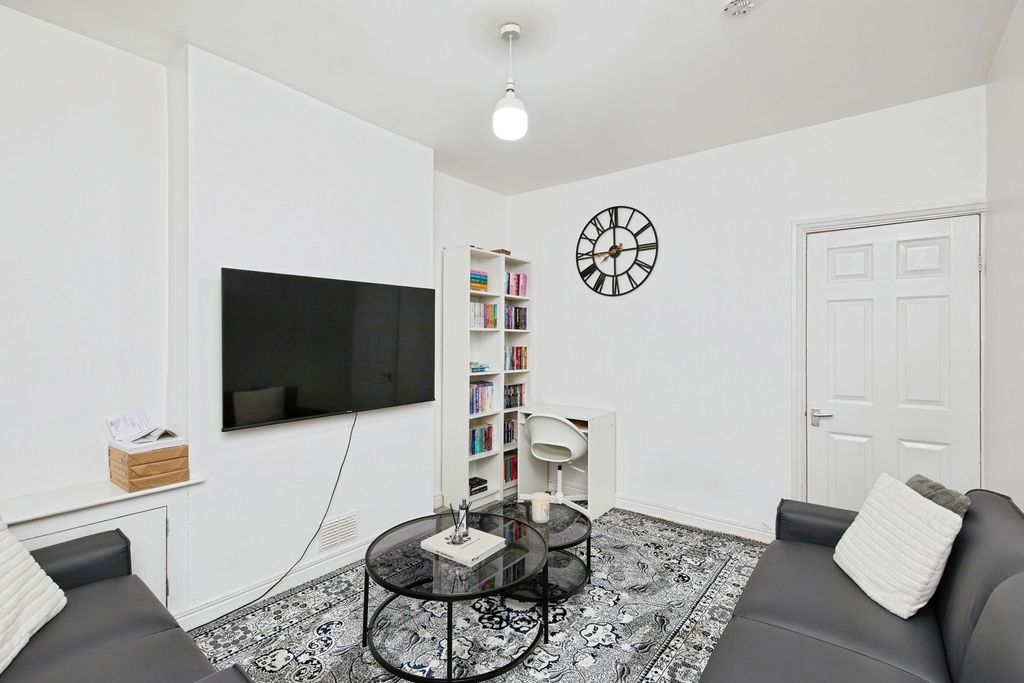 Property photo 2 of 18 Living Room