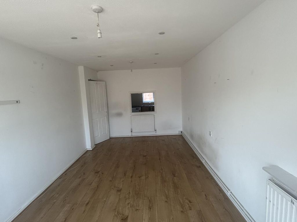 Property photo 3 of 7 Living Room