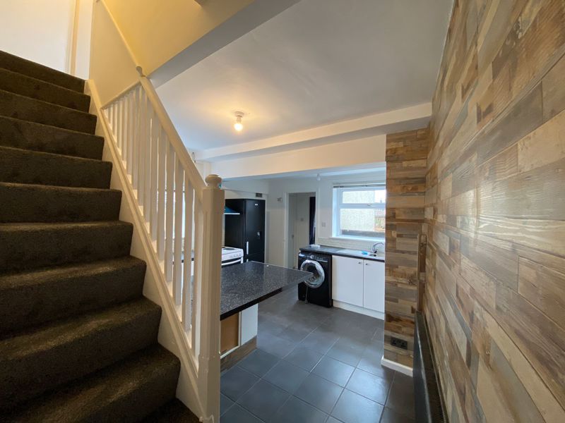 Property photo 3 of 9 Photo 6