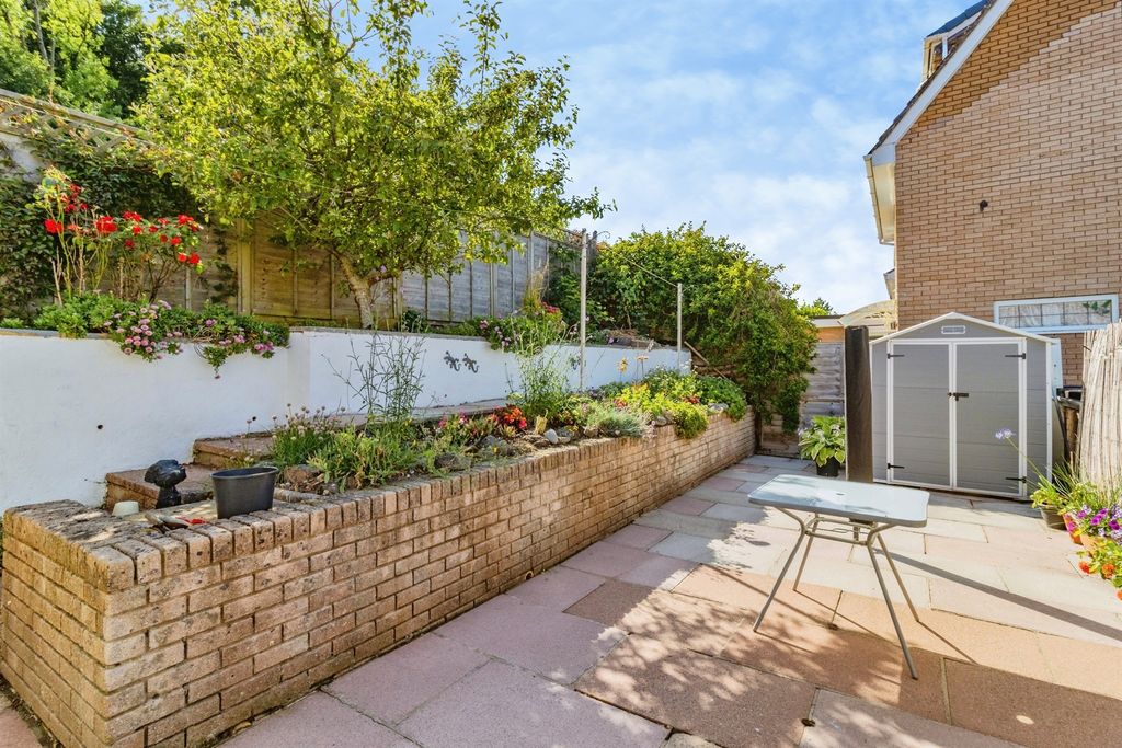Property photo 2 of 27