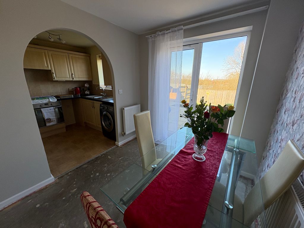 Property photo 3 of 16 Dining Area