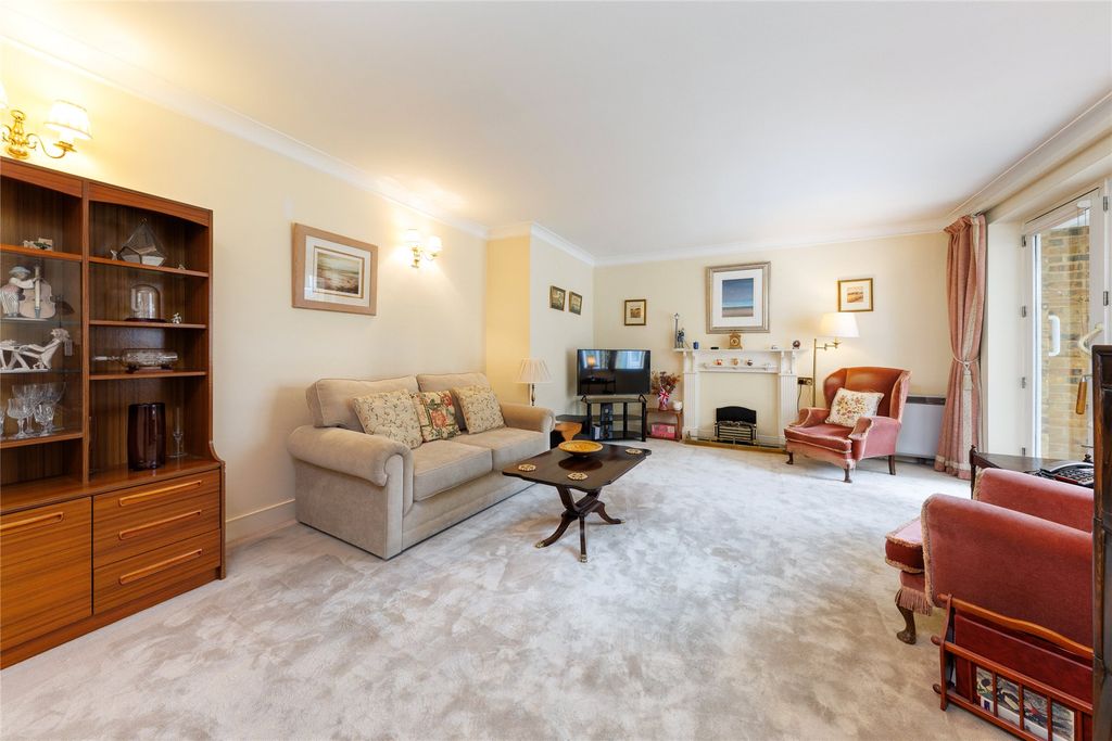Property photo 3 of 11 Receptiuon