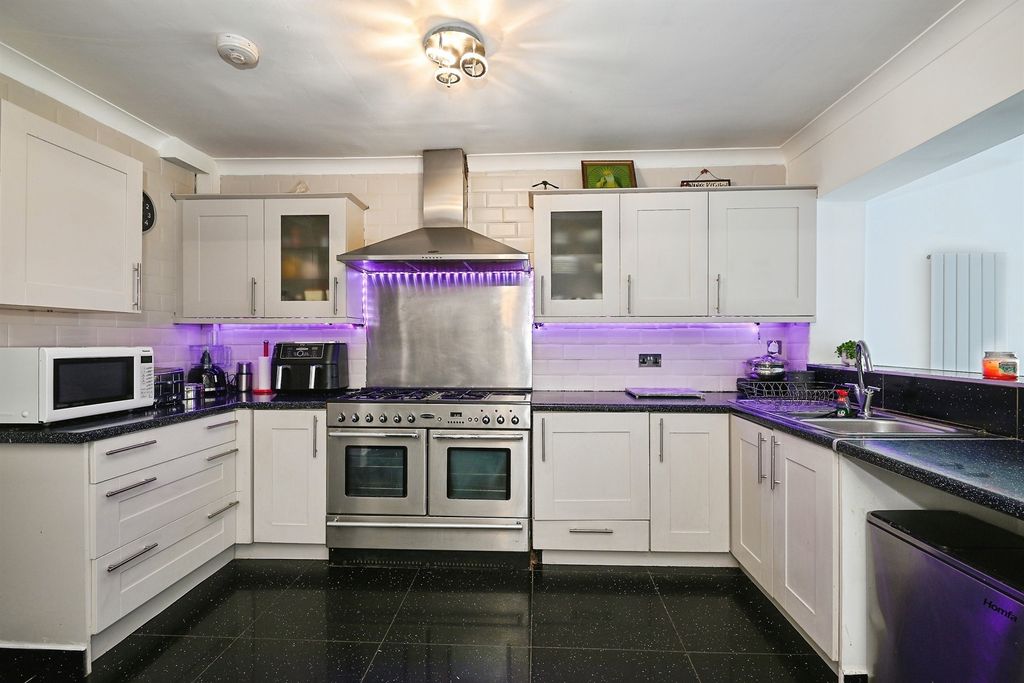 Property photo 3 of 26