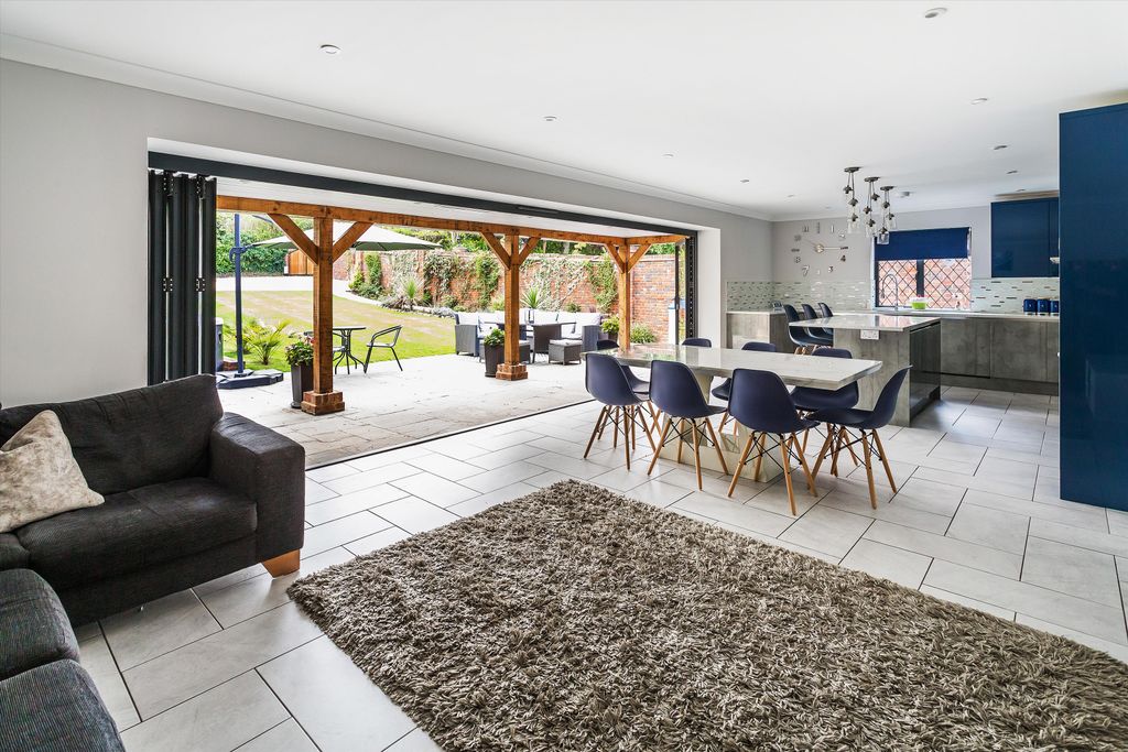 Property photo 2 of 23 Image