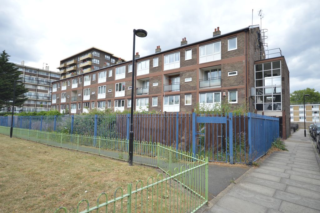 Property photo 1 of 7 3 Double Bedroom Flat To Rent