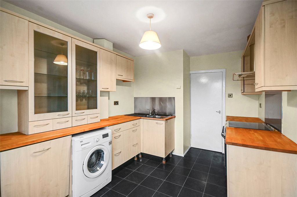 Property photo 3 of 23 Kitchen