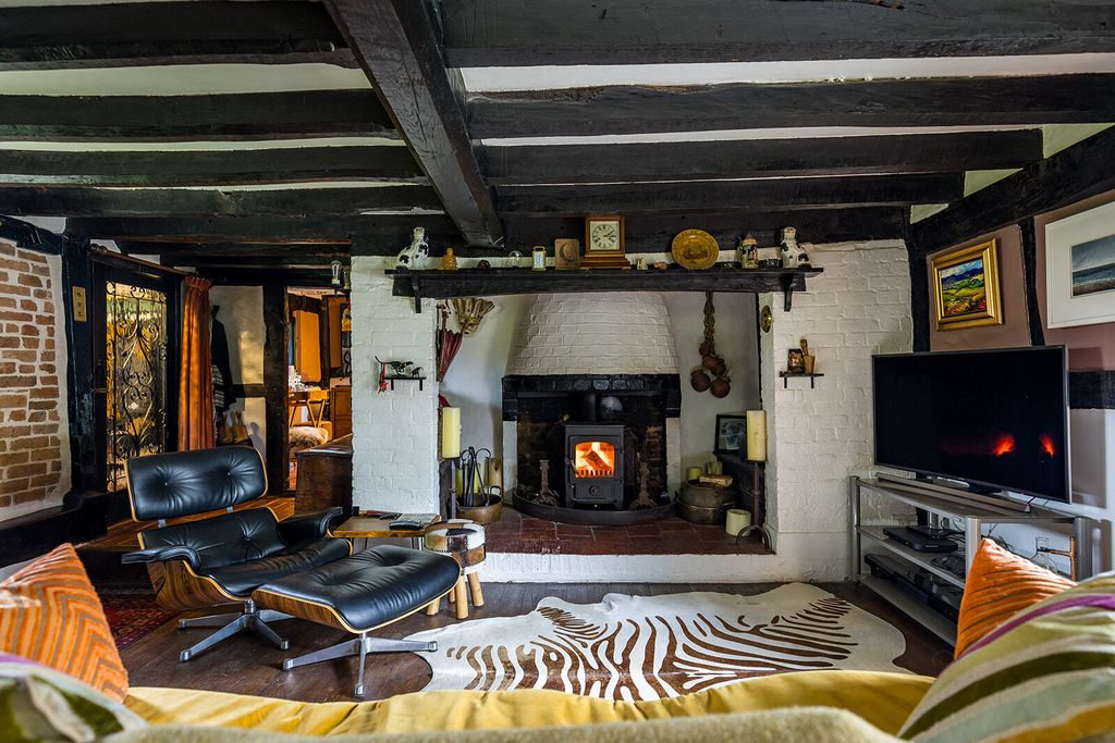 Property photo 1 of 40 House. Partnership